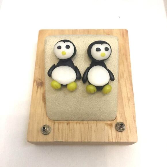 Handmade NWT 3D Polymer Clay Penguin Earrings - Picture 2 of 8